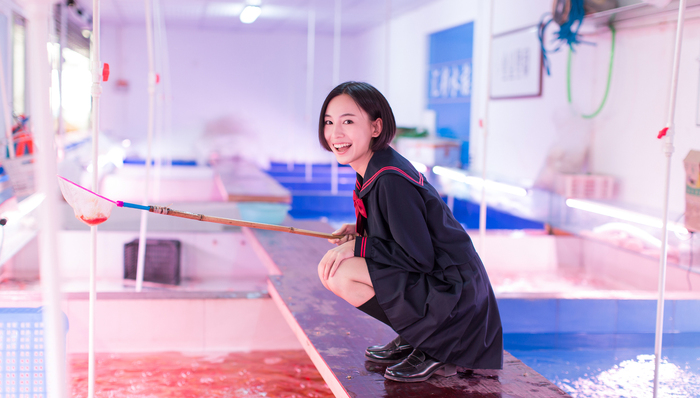 继“摸鱼”和“咸鱼”之后，这届年轻人开启“养鱼”模式