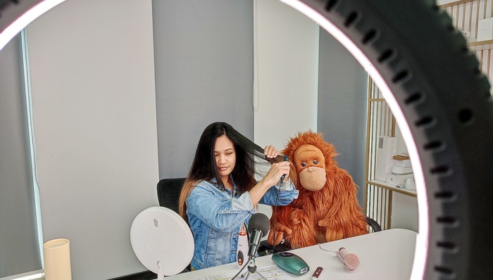 出海浪潮下，这家公司想让“海外李佳琦们”帮中国产品带货