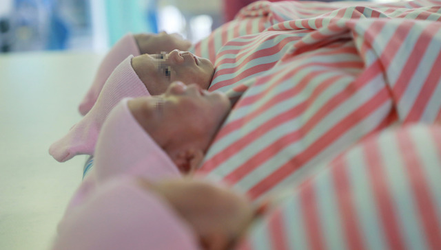 2020年多地出生人口收缩，短期和长期因素并存