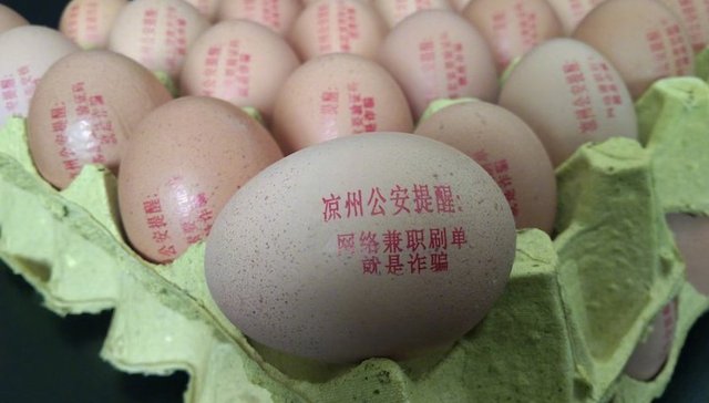 反诈鸡蛋、反诈奶茶……警察叔叔为了提醒你不要被骗有多拼？