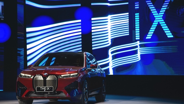 宝马史上最“堆料”的电动车iX，是如何甩开时代的？