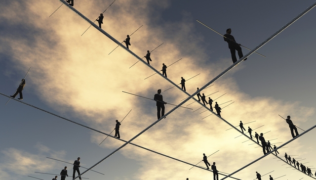 辩证看待一季度经济数据，政治局会议释放了什么信号？