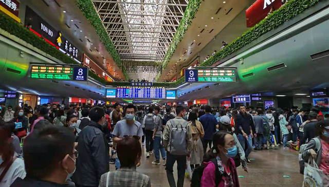 大风天气导致京广高铁故障，石家庄站百趟列车晚点