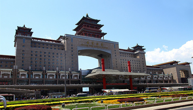 北京西站就旅客滞留致歉：将完善应急保障设施