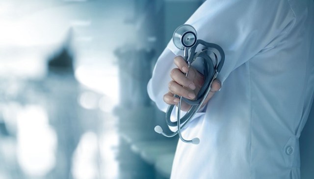 地方新闻精选｜云南整治医疗腐败3万余人上交不当所得 吉林一景区高空栈道玻璃被大风吹落