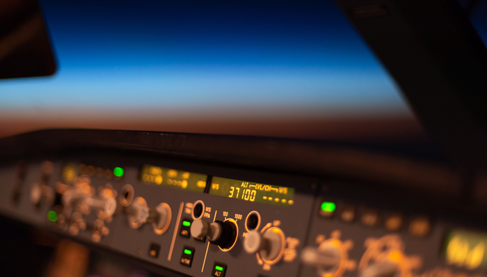 江西航空回应高空风挡玻璃破裂，发生故障后可否继续飞行？