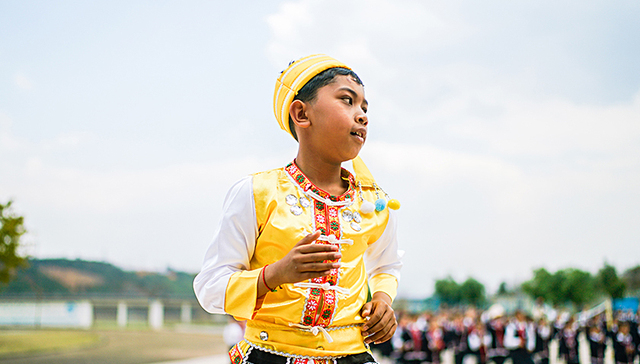 边境歌声：两位乡村校长，三十年素质教育