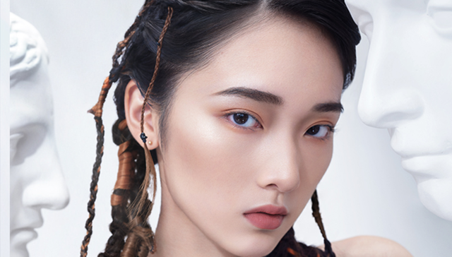 小奥汀大卫高光修容盘打造雕塑轮廓；Yeezy 450 Slide夏日爆款预定丨是日美好事物