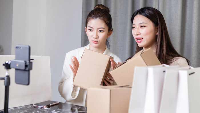 消费者报告 | 数码大V直播间买到山寨手机，主播带货售假谁之责？