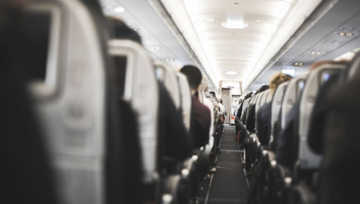 粉丝追星扰乱机舱秩序，航行安全岂容罔顾？