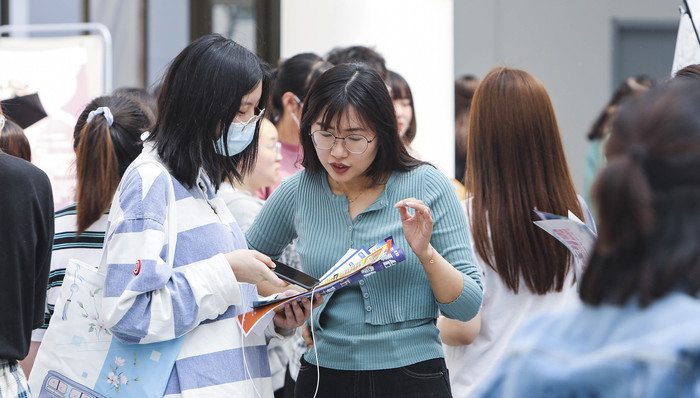 教育部联合阿里向应届生开放35万个数字化岗位，县域岗位增加80%