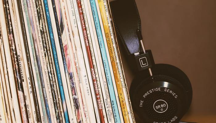 亏损,社交,版权