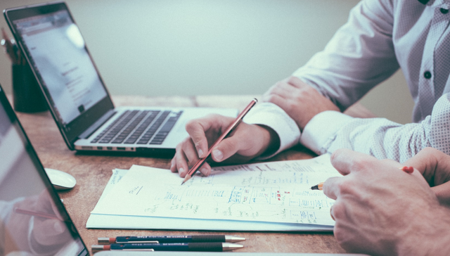 面临监管,烧钱营销,信息流广告,品牌广告