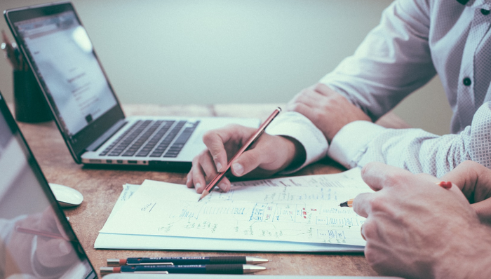 面临监管,烧钱营销,信息流广告,品牌广告