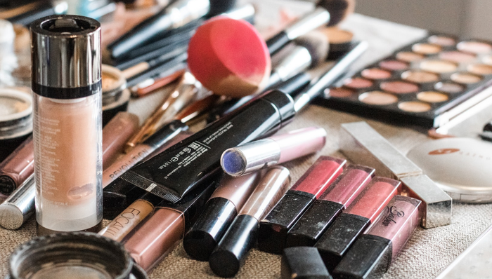 亏损,股价下跌,重营销