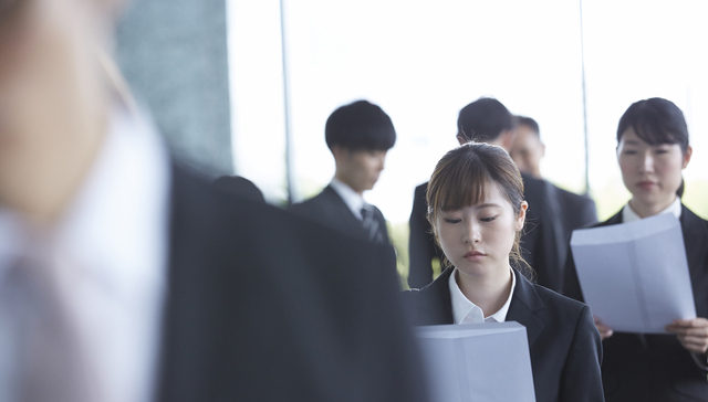 近八成大学生认为就业难，缺乏实践和工作经验成就业主要困扰