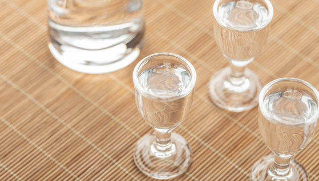 鹏华酒指数,招商白酒