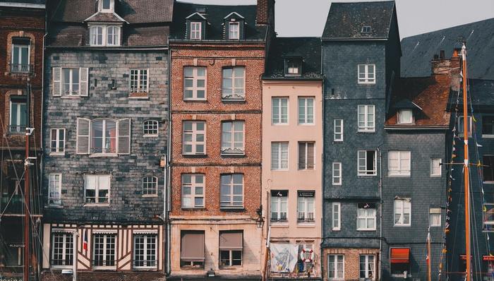 彩生活,烧钱补贴