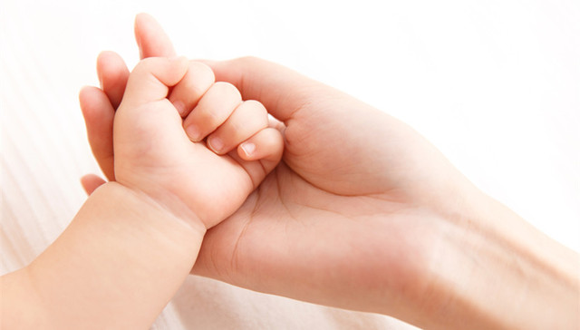 国务院：鼓励有条件的地区探索开展育儿假试点