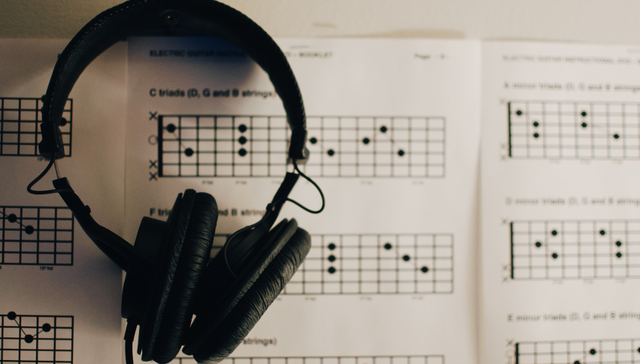 版权困境,商业化逻辑,亏损