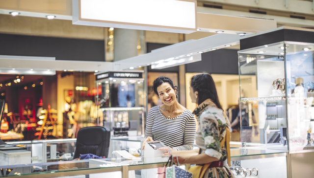 导购员报告：收入低，流失率高，“早晚班”成工作常态