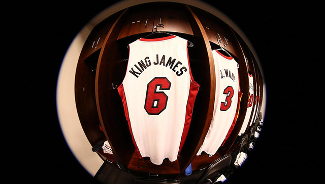 詹姆斯将换回6号球衣，主演电影不忘植入球鞋广告