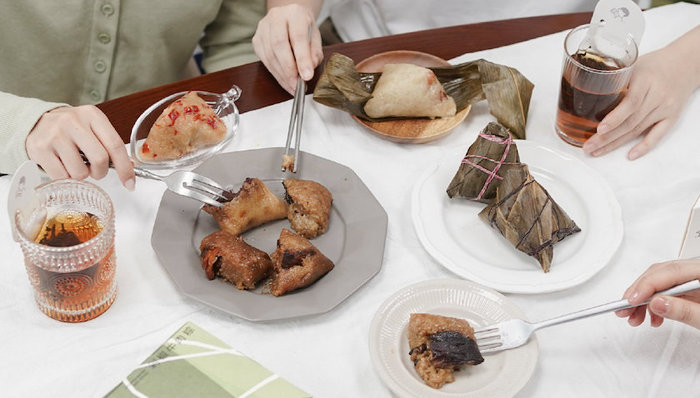 把螺蛳粉臭豆腐跳跳糖都塞进去的网红粽子，真是为了吃吗？