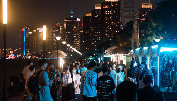 夜东岸生活节,浦东滨江,艺仓美术馆,水岸廊桥,上海夜生活节