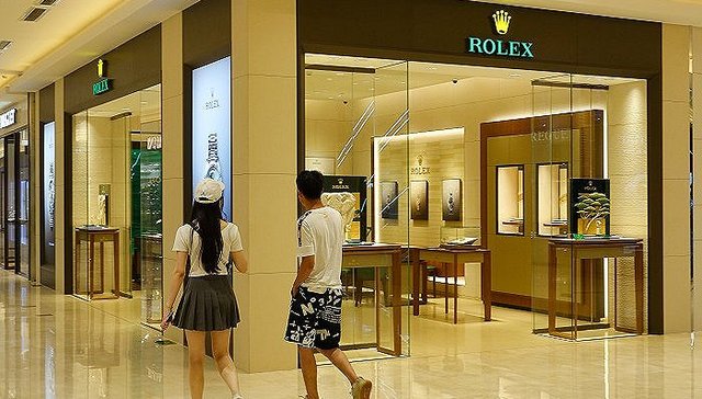 中国今年前五个月领跑全球瑞表销售，卖最好的是高端腕表