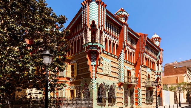 住进传奇建筑师高迪的“文森之家”，Airbnb限时开放一晚