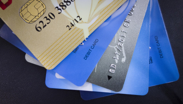 家庭主妇不能办银行卡？“断卡”行动下多家银行开卡难