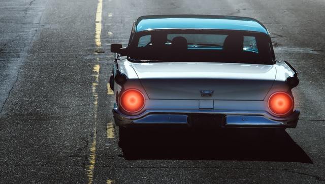 巨额亏损,业务转型