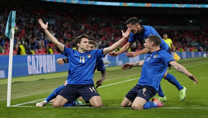 欧洲杯早报 | 丹麦四球大胜续写童话，意大利加时鏖战艰难晋级