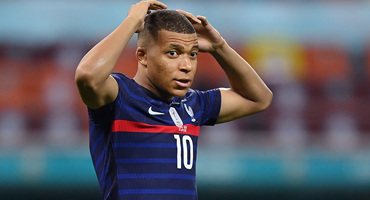 4场比赛狂射14脚零进球，姆巴佩暂时难接班C罗梅西