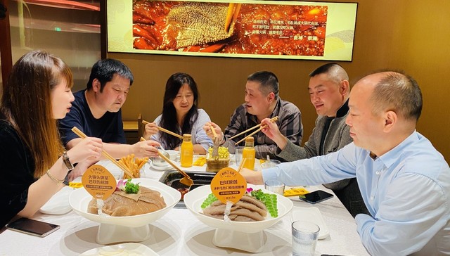 是什么样的火锅，吸引上海6位米其林星级餐厅掌门人集体打卡？