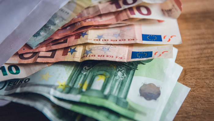 搞钱事业与客户投诉都迎来新高潮，顺丰大败局真的来了？