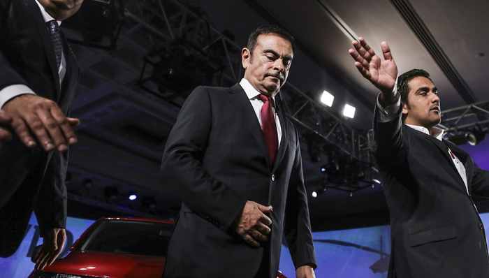 “戈恩出逃”案两名关键人物出庭受审，泰勒父子当庭表示悔恨