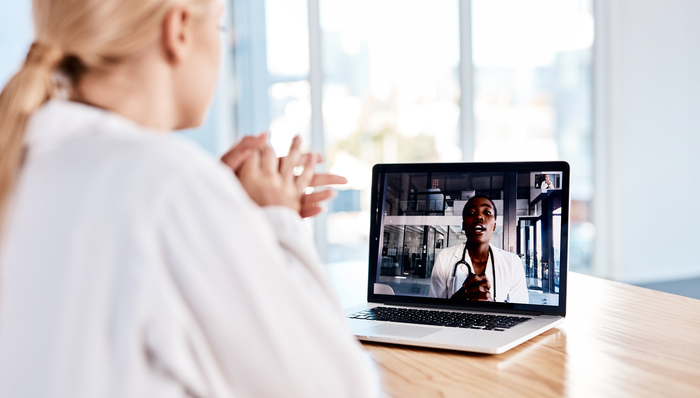 远程会议时，为什么大家都会“摸鱼”？