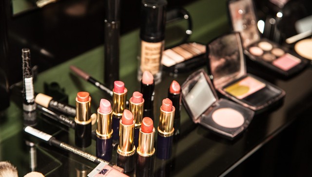 后疫情时代，美妆大牌如何打好逆风局？