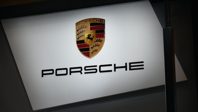 因存在“突然失速”安全隐患，保时捷召回4.3万台Taycan