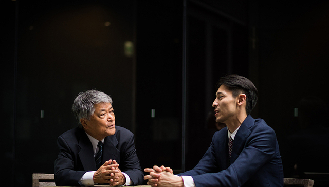 如何面对前朝老臣？这位少东家擅长拉拢人心