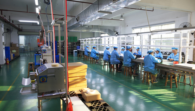 名校毕业生“卷”进卷烟厂，当流水线工人是大材小用了吗？