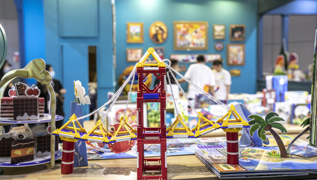 玩了多年乐高和芭比娃娃，中国本土玩具品牌终于冲出来