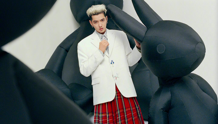 刚刚过去的这个春天，百褶裙是时髦男性的最爱单品