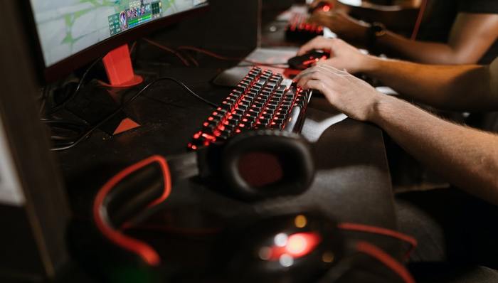 删档测试,游戏内容,股价跳水