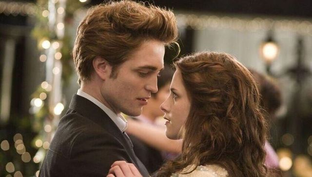 16年后续读《暮光之城》，其中的男性形象与爱情理想已经过时？