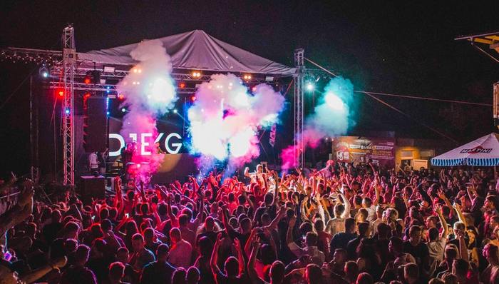 营销,亚文化,商业化发展