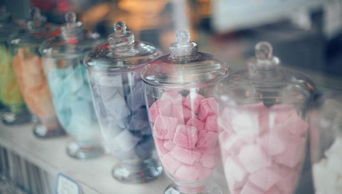 业绩下滑,股价暴跌