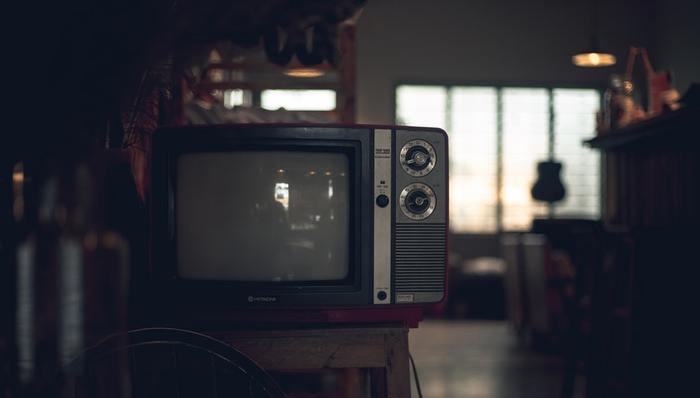 股价低迷,业绩暴涨