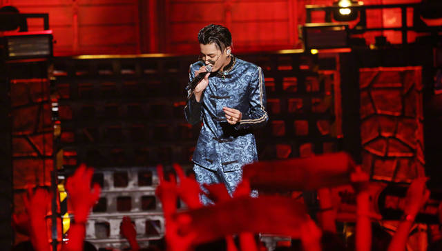 吴亦凡：“你觉得我对这个时代最大的价值是什么？”